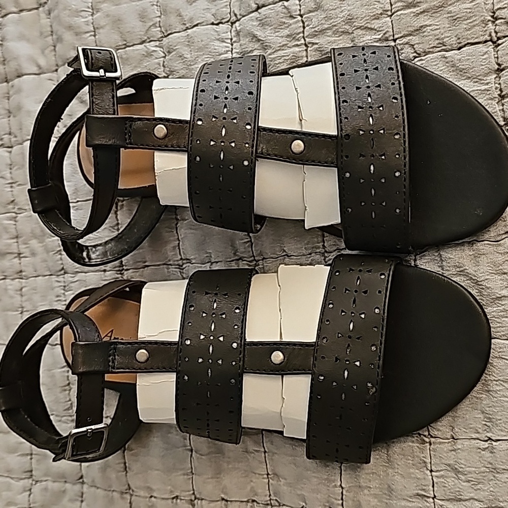 AMERICAN EAGLE Sandals